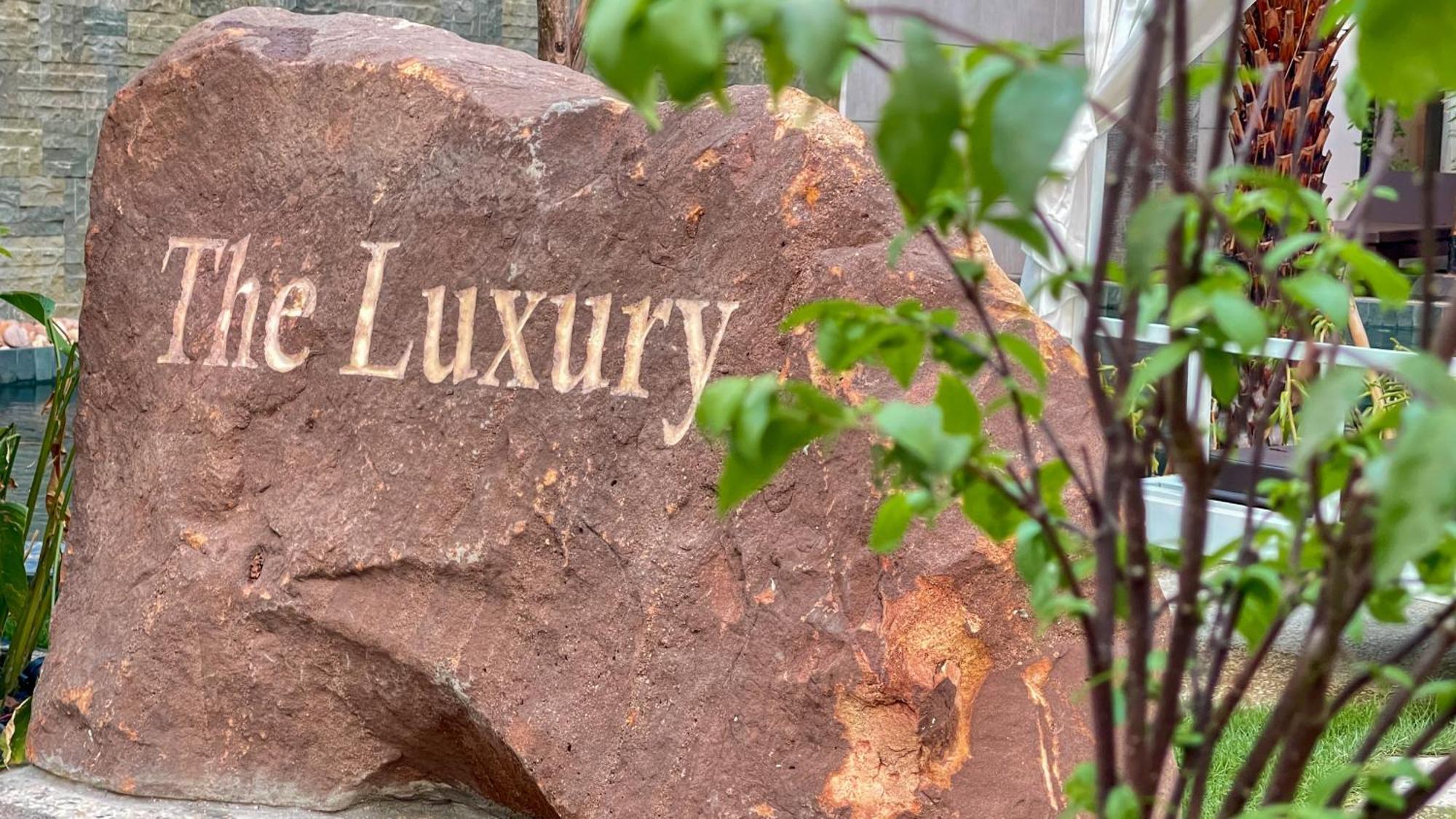 Hotel The Luxury Siem Reap Exterior foto